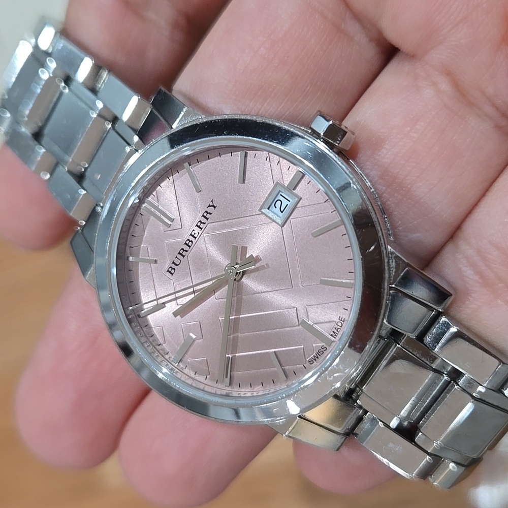 Burberry Bu9124 Pink Check Stamped Stainless Steel Ladies Watch With Box